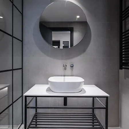 Two Entire Liv Luxury C-d Apartment *